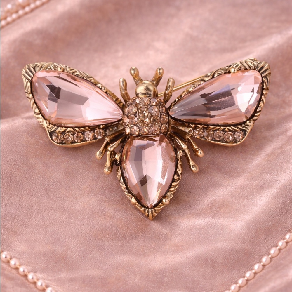 Vintage Amber Gem Insect Brooch — Gold Tone